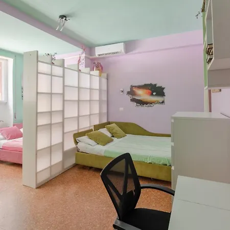 House Of Colours In Marconi, רומא